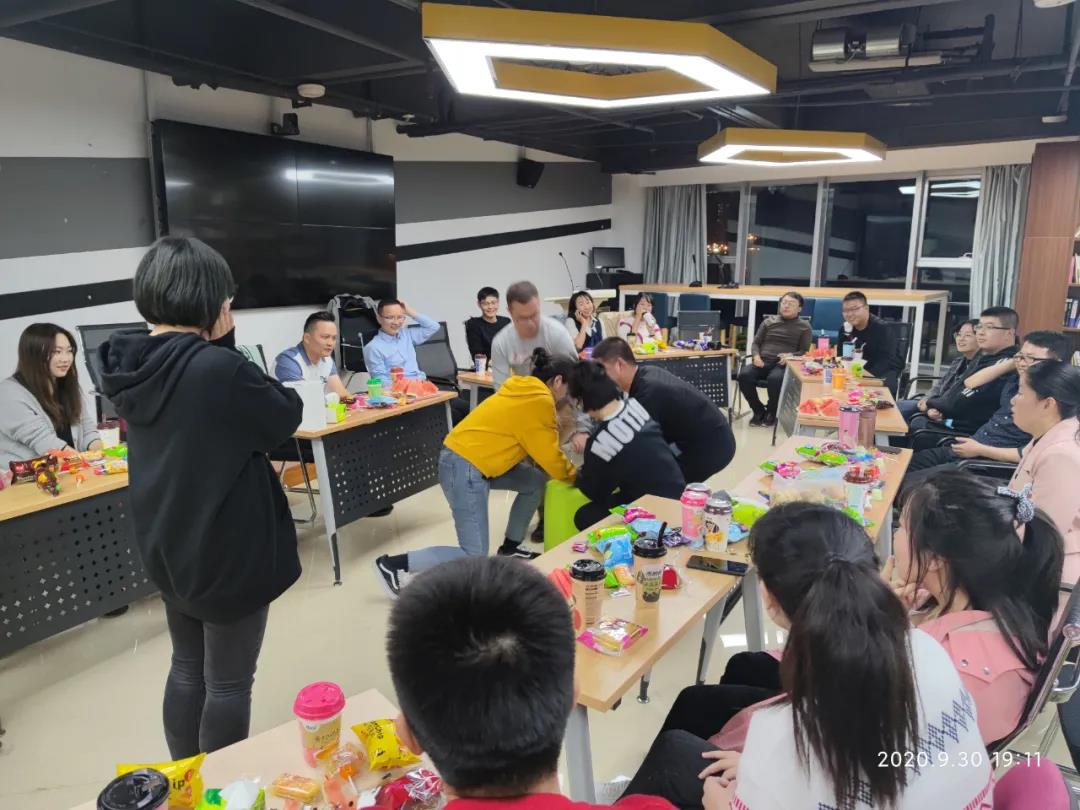 九五至尊科技团支部“心向祖国，，，，共贺双节”庆祝国庆中秋佳节主题活动_九五至尊