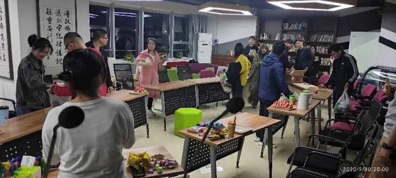 九五至尊科技团支部“心向祖国，，，，共贺双节”庆祝国庆中秋佳节主题活动_九五至尊