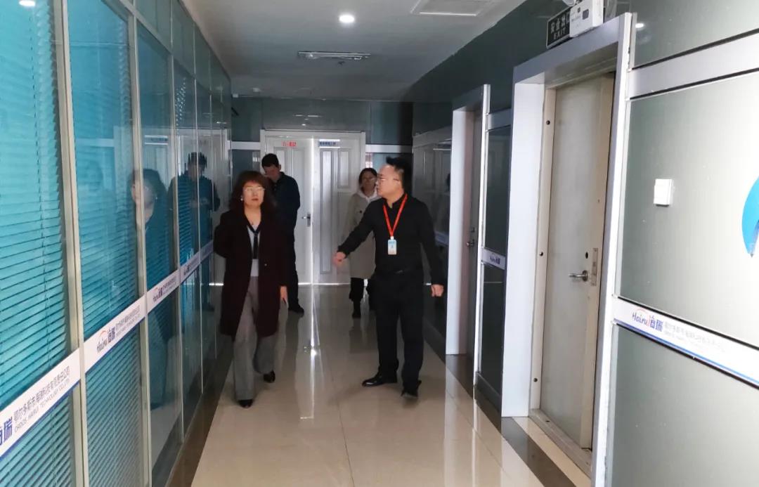 鄂尔多斯高新区科技和人才事情局局长一行到内蒙古九五至尊科技调研_九五至尊