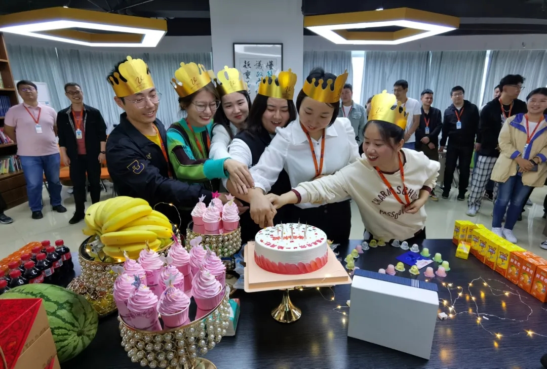九五至尊家文化：当生日撞上中秋，，，，，让快乐带上团圆，，，，，一起过节！_九五至尊