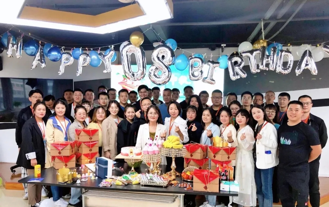 九五至尊家文化：当生日撞上中秋，，，，，让快乐带上团圆，，，，，一起过节！_九五至尊